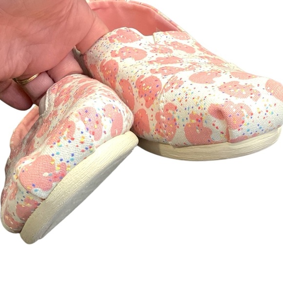Toms Classic Size 7.5 Shoes Pink Canvas Elephant Sprinkles Puff Print Flat - Picture 8 of 9